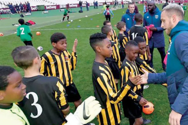 بريطانيا تطالب نجوم الكرة بدور مجتمعي للتخلص من أسلحة الشوارع