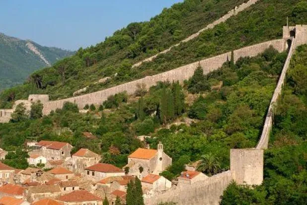 على غرار الصين... هل تعلم أن لأوروبا سوراً عظيماً أيضاً؟