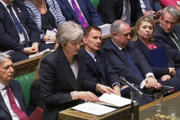 خطة ماي لـ«بريكست» تهدد حكومتها