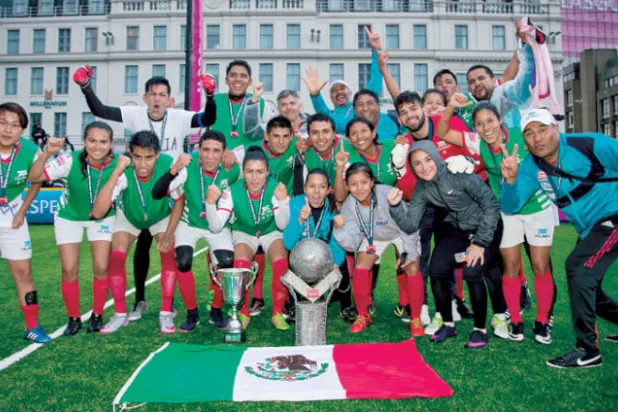 المكسيك تمنح «المشردين» الفرصة للتنافس على كأس العالم