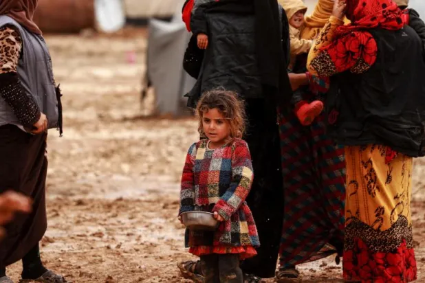 طفلة سورية في مخيم للنازحين في محافظة الحسكة السورية الشمالية (أ.ف.ب)