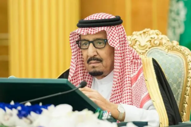 خادم الحرمين خلال ترؤسه جلسة مجلس الوزراء (واس)