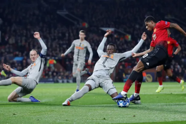 راشفورد تعرض لانتقادات قاسية من مورينيو بسبب إضاعته الفرص أمام يانغ بويز في دوري الأبطال (رويترز)