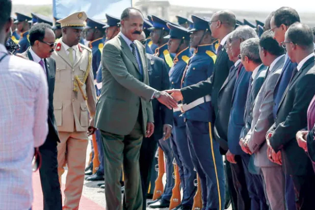 الرئيس الإريتري  يزور الصومال بعد قطيعة 20 عاماً