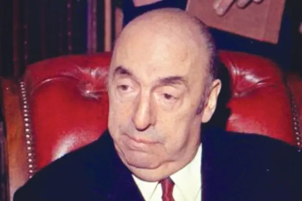 نساء تشيلي يرفضن إطلاق اسم نيرودا على مطار سانتياغو