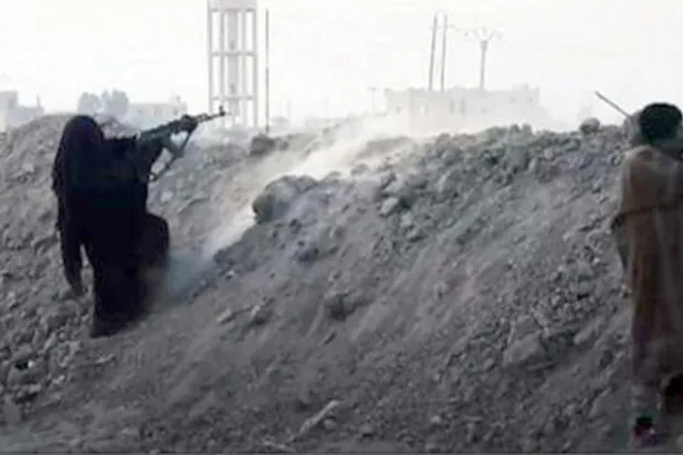 «داعشيات» في مهمة تجنيد