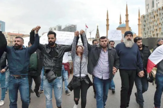 Beyrut’ta gösteriler azalsa da devam ediyor