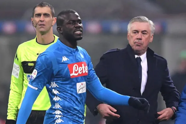 الفاشية والهتافات العنصرية تهدد كرة القدم الإيطالية