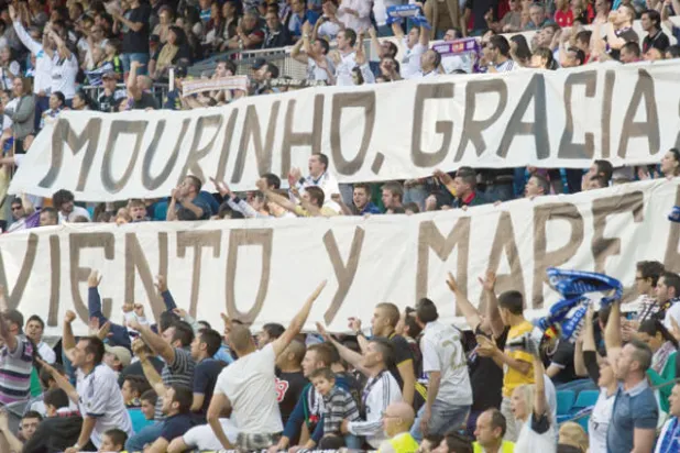 جماهير الريـال  رفعت شعارات شكر لمورينيو عقب مغادرة النادي بعد خلاف مع اللاعبين