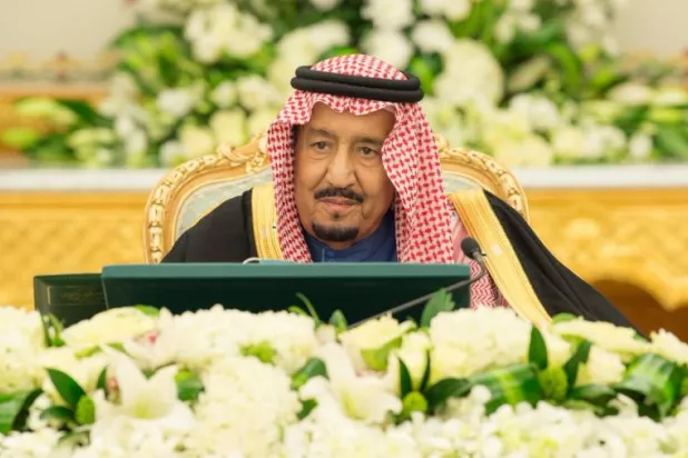 خادم الحرمين خلال ترؤسه جلسة مجلس الوزراء (واس)