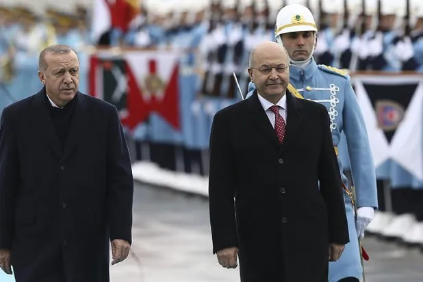 الرئيس التركي رجب طيب اردوغان خلال استقباله الرئيس العراقي برهم صالح في أنقرة اليوم (أ.أ)