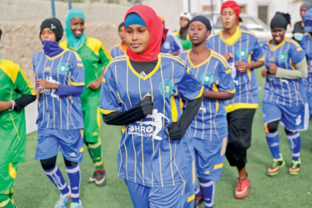 أين تذهب الأموال المخصصة لكرة القدم النسائية في الصومال؟