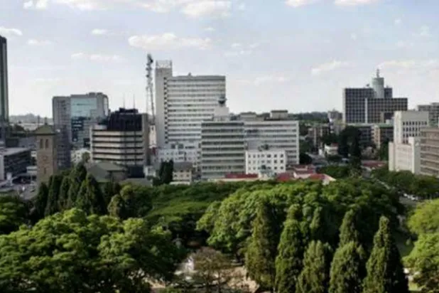 زيمبابوي تتجه لإصدار عملة محلية جديدة مع تدهور الوضع المالي