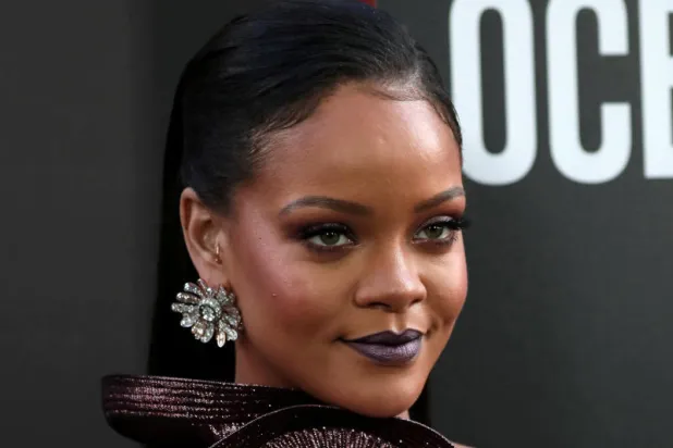 ريانا تقاضي والدها بسبب استخدامه علامتها التجارية