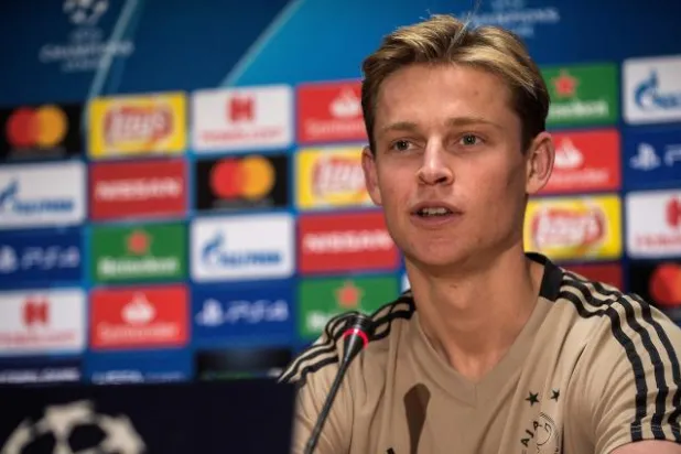 برشلونة يقترب من ضم الهولندي فرينكي دي يونغ