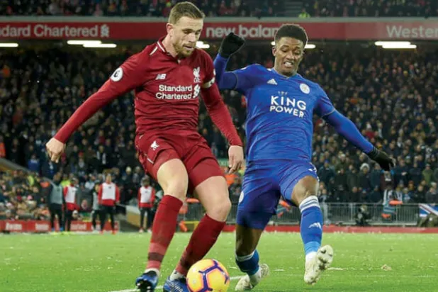 الظهير الأيمن... مشكلة تواجه ليفربول حالياً قد تكلفه الكثير