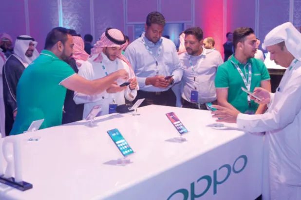 OPPO تطلق سلسلة الهواتف المتحركة الجديدة R17 في السعودية