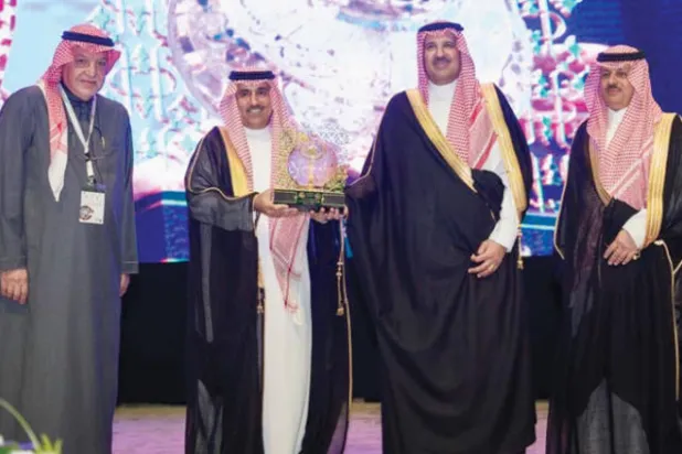 فيصل بن سلمان يكرم أبرز المشاركين في المؤتمر الدولي لأمراض الدم