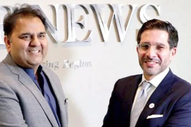 وزير الإعلام الباكستاني يفتتح مكتب «عرب نيوز» في إسلام آباد