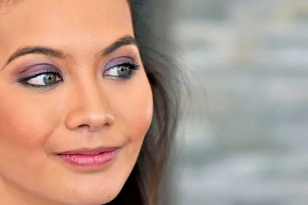 ملكة جمال فرنسا ترفع شعار مكافحة التحرش في المدارس