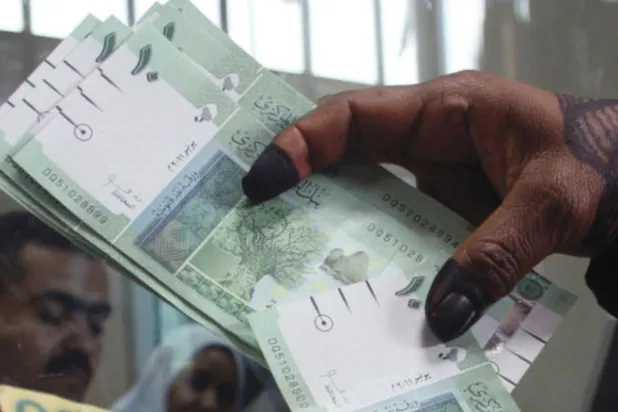 الدولار يقفز إلى 70 جنيهاً بالسوق الموازية في السودان