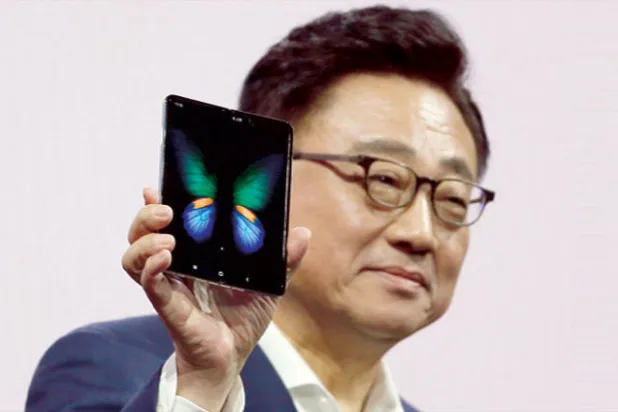 هاتف «ينثني»... وجيل جديد من هواتف «غالاكسي إس 10» المطورة