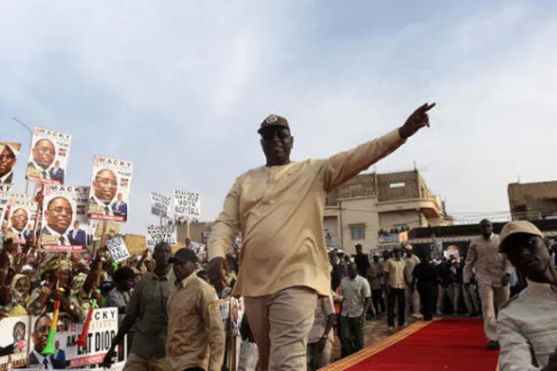 الرئيس سال لـ «الشرق الأوسط»: إنجازاتنا تستحق التزكية