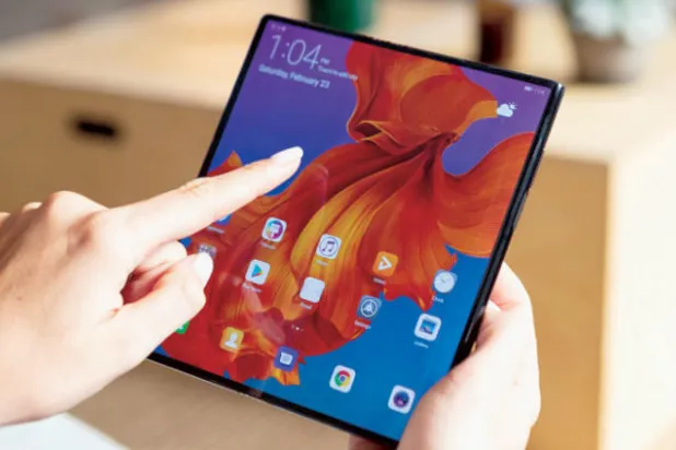 هاتف {هواوي مايت إكس} أول هاتف قابل للطي من الشركة الصينية