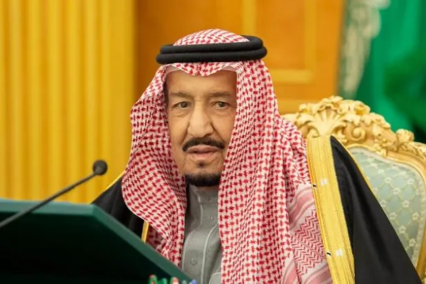 خادم الحرمين خلال جلسة مجلس الوزراء (واس)