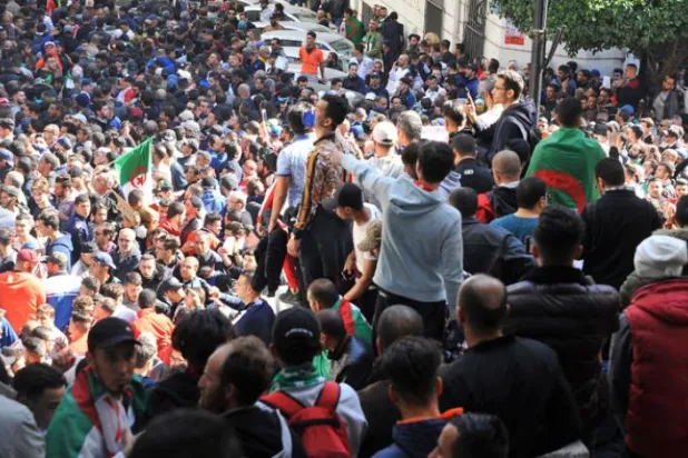 امتناع پاریس از دخالت در امور الجزایر… و ارسال «پیام‌های رمزگذاری شده»