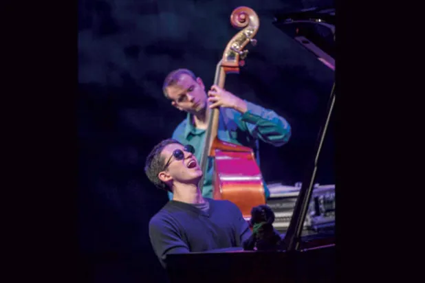 الفنان الأميركي جاستين كوفلين  يقدم «عائد إلى المنزل» لجمهور أبوظبي