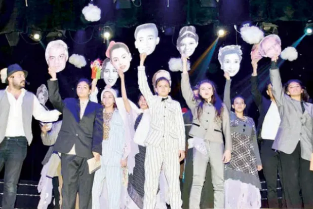 «الحلم بدايته رحلة» يفتتح مهرجان «المسرح العربي» في القاهرة