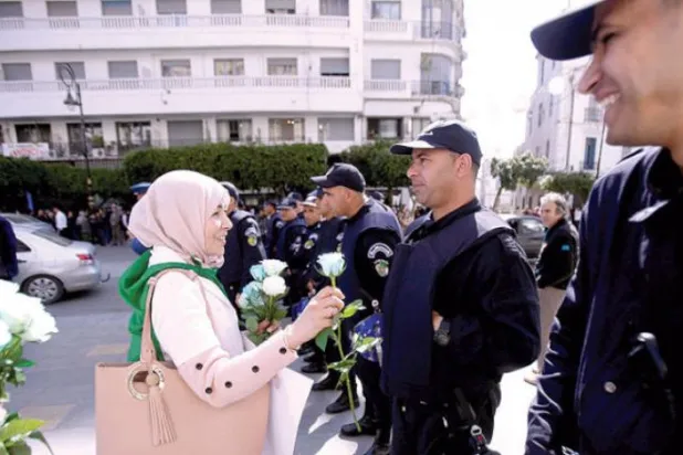 تظاهرات گسترده دانشجویان الجزایر در اعتراض به تمدید دوره چهارم ریاست جمهوری