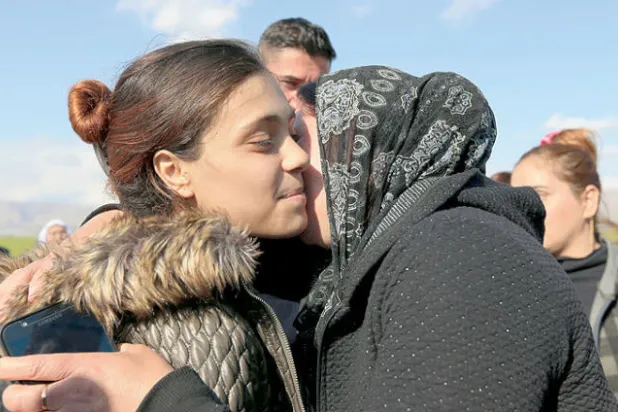 بدء عمليات فتح المقابر الجماعية للإيزيديين من ضحايا «داعش»