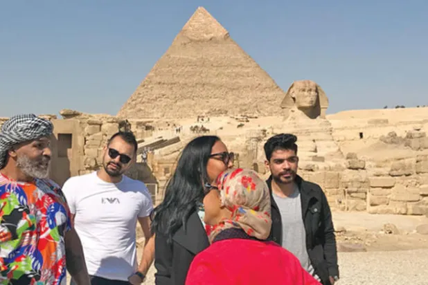 الملاكم مايك تايسون يدخل استوديوهات السينما المصرية