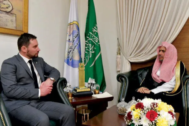 العيسى يغادر إلى نيوزيلندا لتقديم التعازي