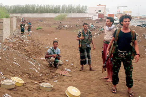 «حقول الموت» تهدد حياة 330 ألف مدني بالحديدة