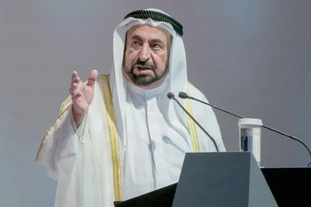 حاكم الشارقة يشدد على أهمية تطوير أداء المؤسسات الحكومية بما يسهم في ريادة الخدمات