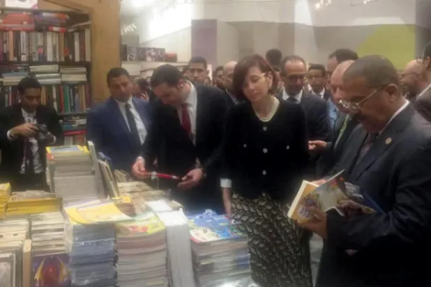 أجنحة «سور الأزبكية» تخطف الأنظار في افتتاح «الإسكندرية للكتاب»