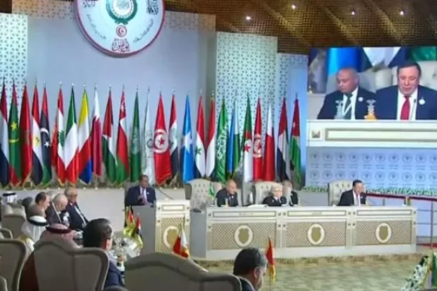 «قمة تونس» ترفض بقاء المنطقة العربية مسرحاً للتدخلات الخارجية