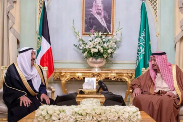 خادم الحرمين يستقبل أمير الكويت في تونس