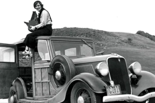 اشتهرت دوروثي لانغ في مجال التوثيق الفوتوغرافي... صورة أرشيفية من إحدى مهماتها عام 1936 (غيتي)