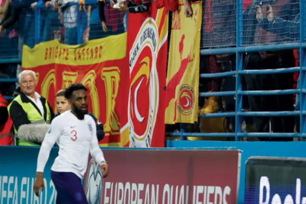 مطالبة الاتحاد الأوروبي لكرة القدم بالتعامل بحزم مع العنصرية