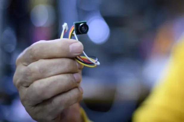 محاكمة دبلوماسي نيوزيلندي أخفى كاميرا بحمام سفارة بلده في واشنطن