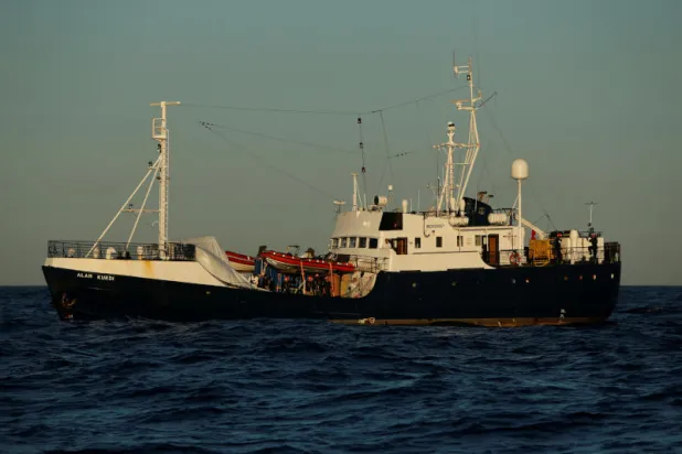 عشرات المهاجرين ينزلون في مالطا قبل توزيعهم على أربع دول