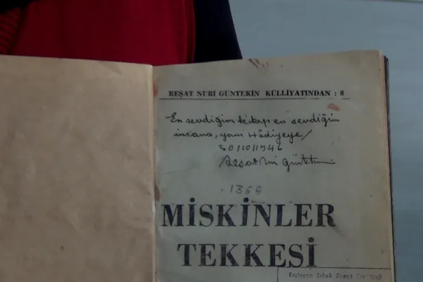 Reşat Nuri Güntekin’in, eşi için imzaladığı kitap, lise deposunda bulundu