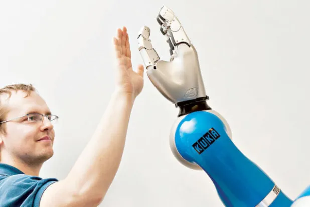 ثورة «الروبوت التعاوني» في الصين تغيّر مفهوم الأتمتة