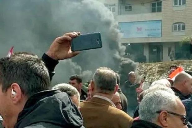 ​Lübnan’da kamu sektöründe çalışanların maaşlarındaki düşüş protesto edildi