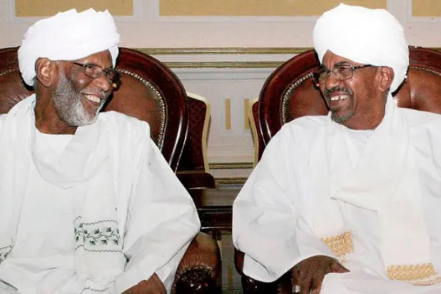 Beşir ve Turabi darbeye önderlik ettiler (AFP)