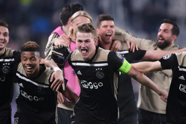 «أطفال أياكس» يلقنون كبار أوروبا درساً قاسياً